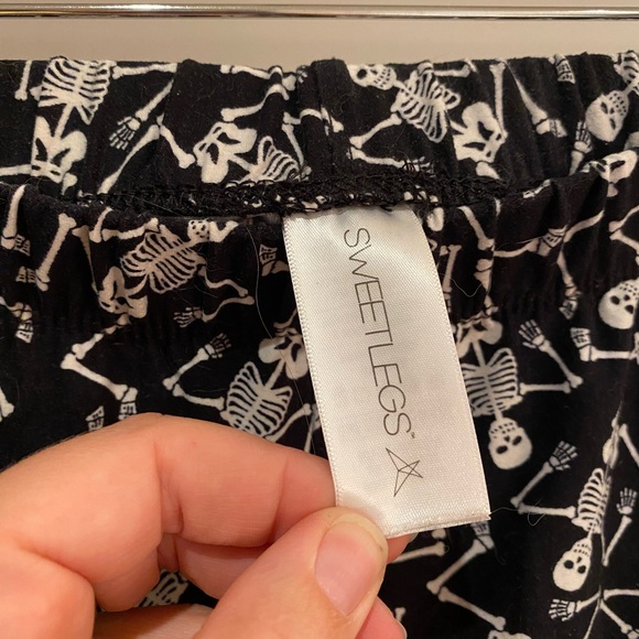 Sweet legs legging. Skeleton print. One size fits all - Picture 2 of 10